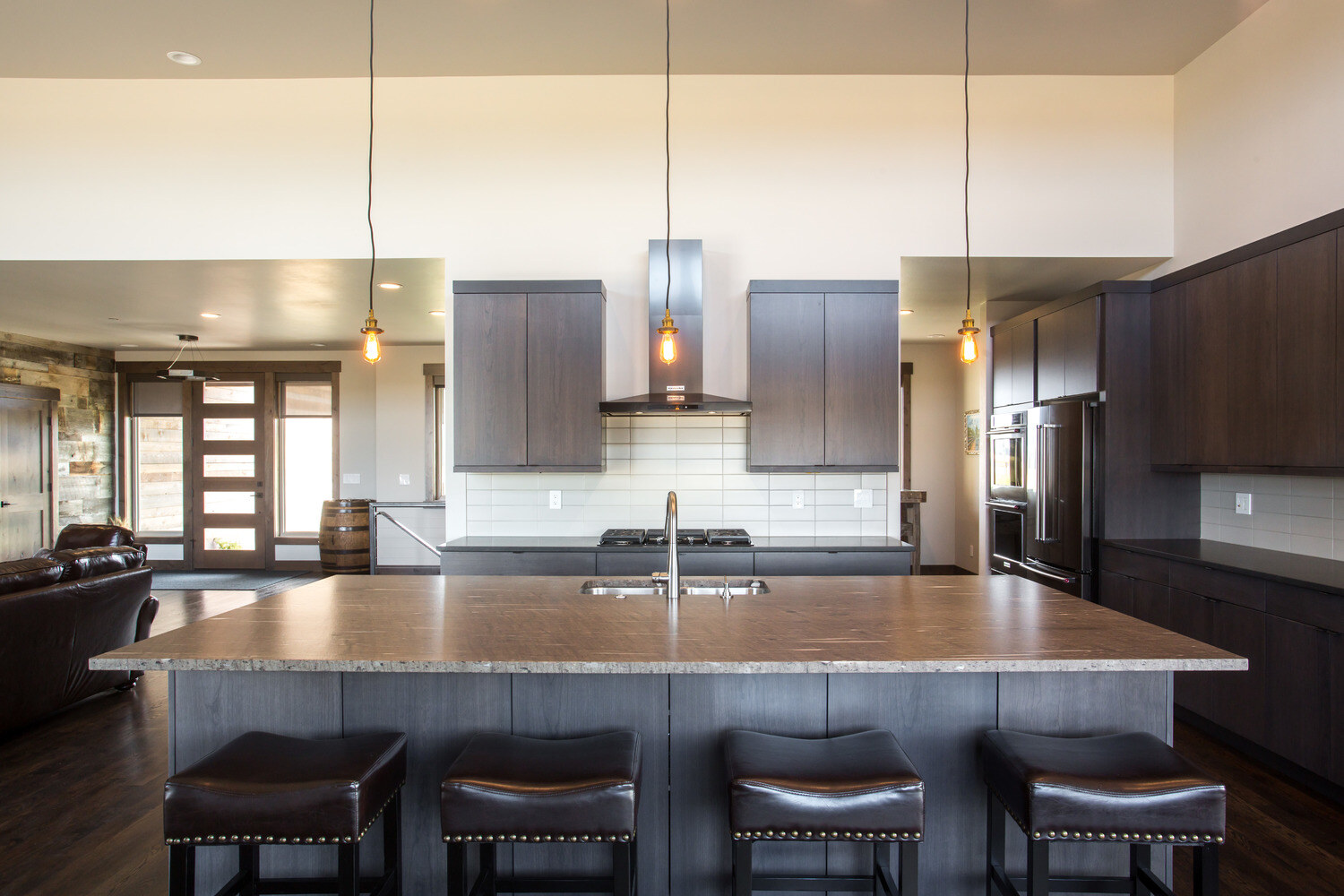 1500x10002017-08-24-Futura-Kitchens-115-Sky-View-Dr-0004_150